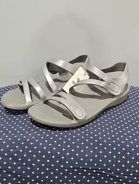 Comfortable Women's Metallic Gray Strappy Sandals
